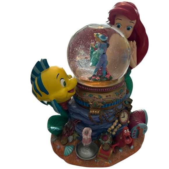 Disney Ariel and Flounder under the sea musical snow globe - Picture 4 of 10